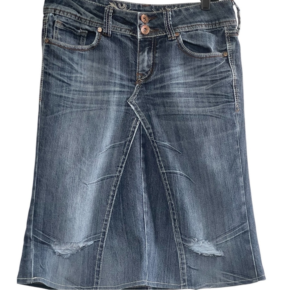 Refuge Bohemian Blue Denim Skirt with Distressed Details sz 6